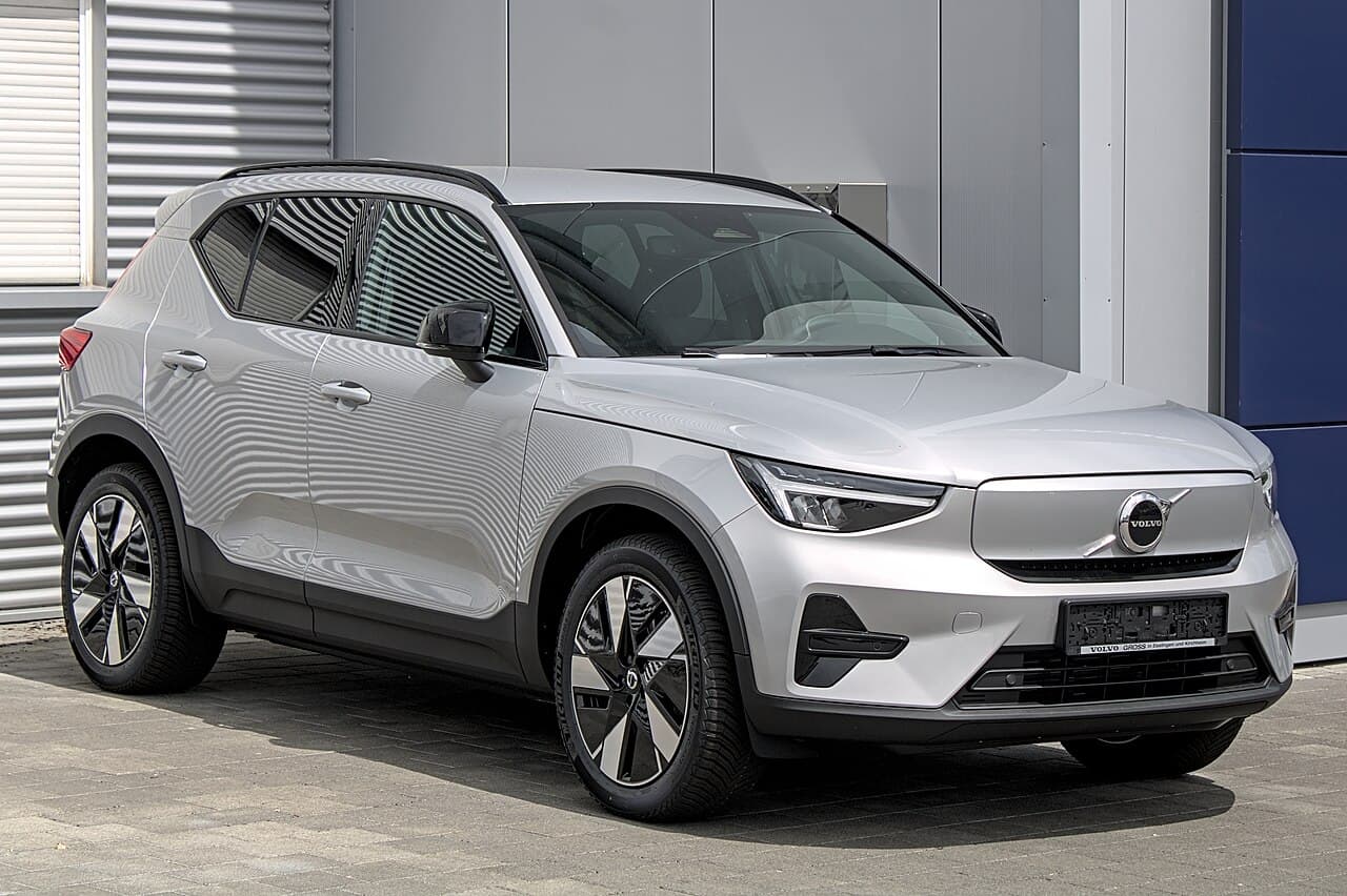 2025 Volvo EX40