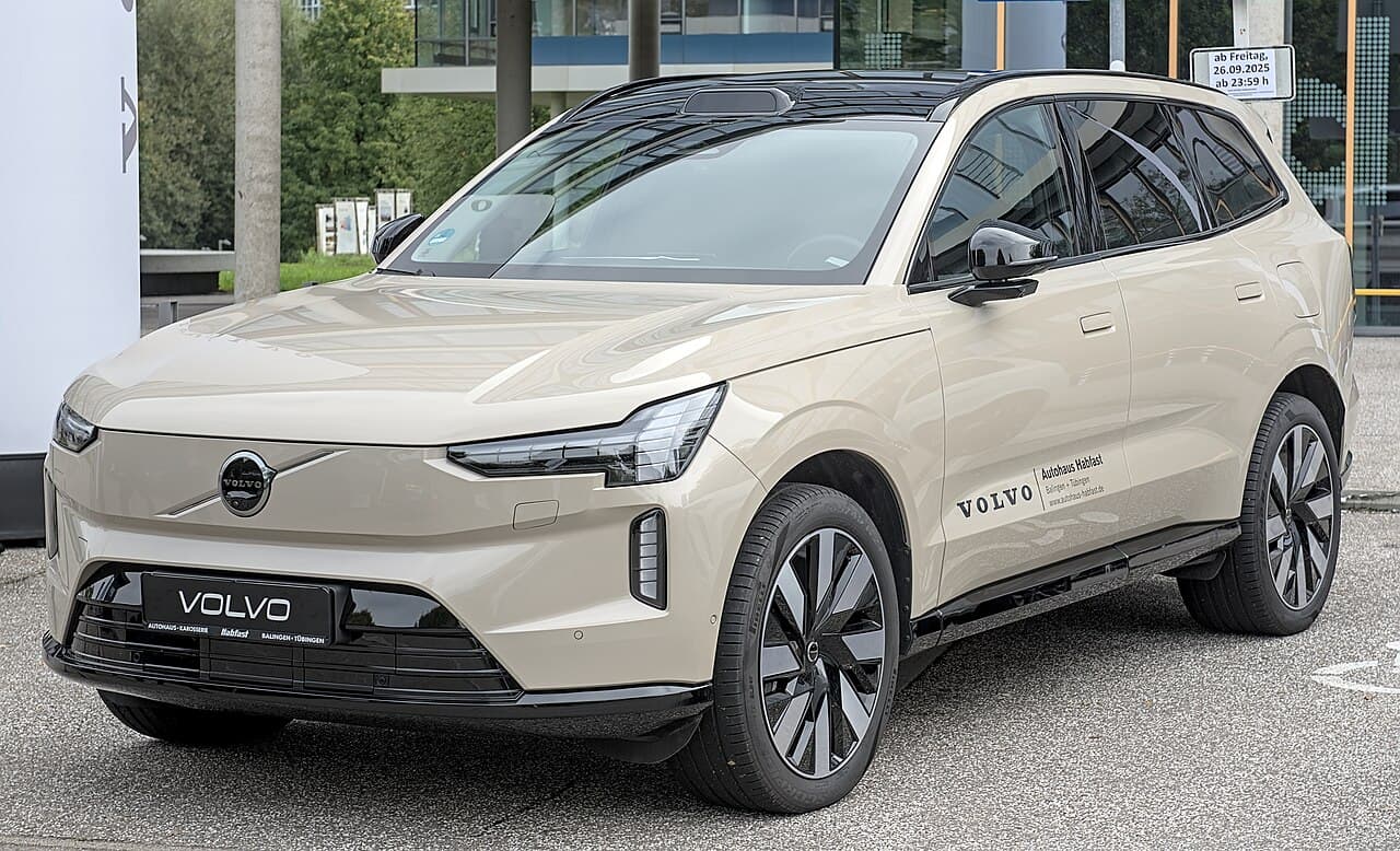 2025 Volvo EX90 electric suv